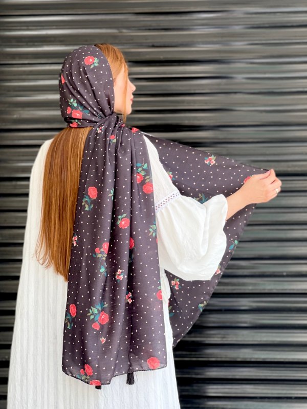 شال گلدار با زمینه خال خالی