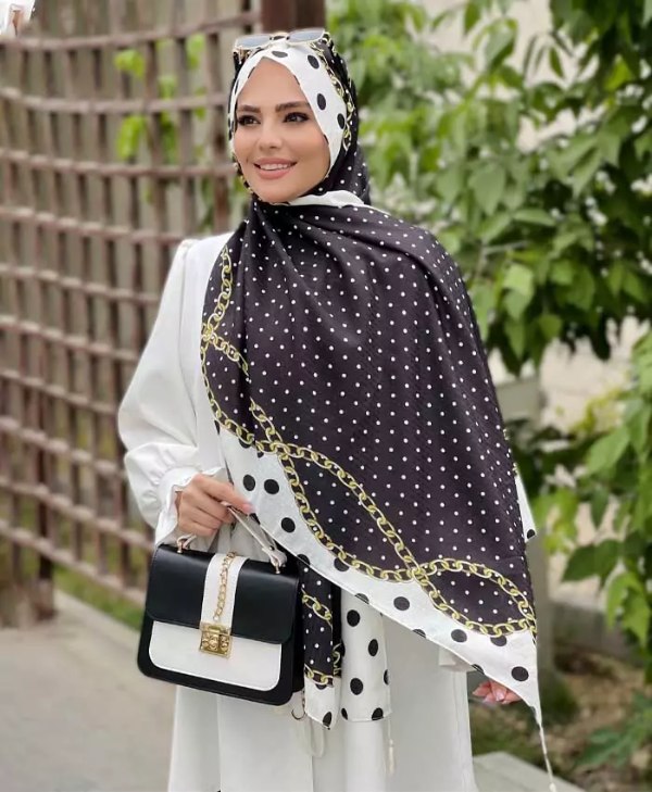مدل شال با خال خالی‌های ریز و درشت