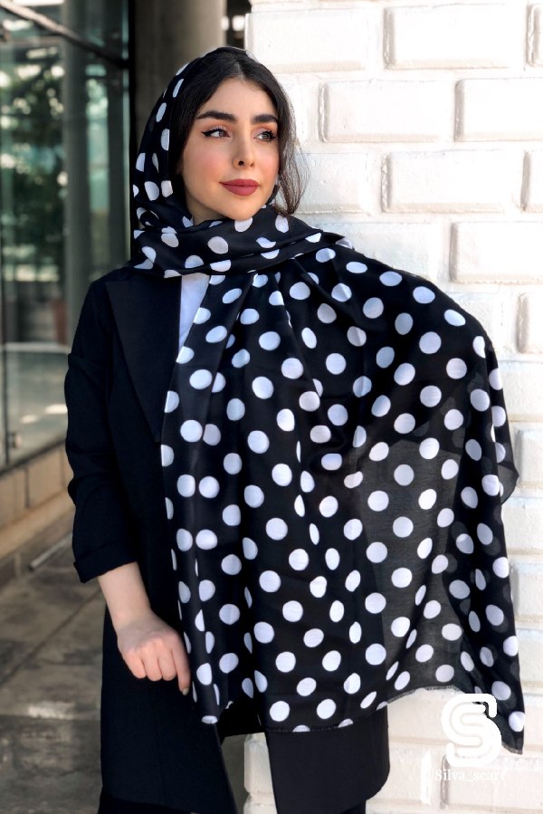 شال مشکی سفید توپ توپی زنانه