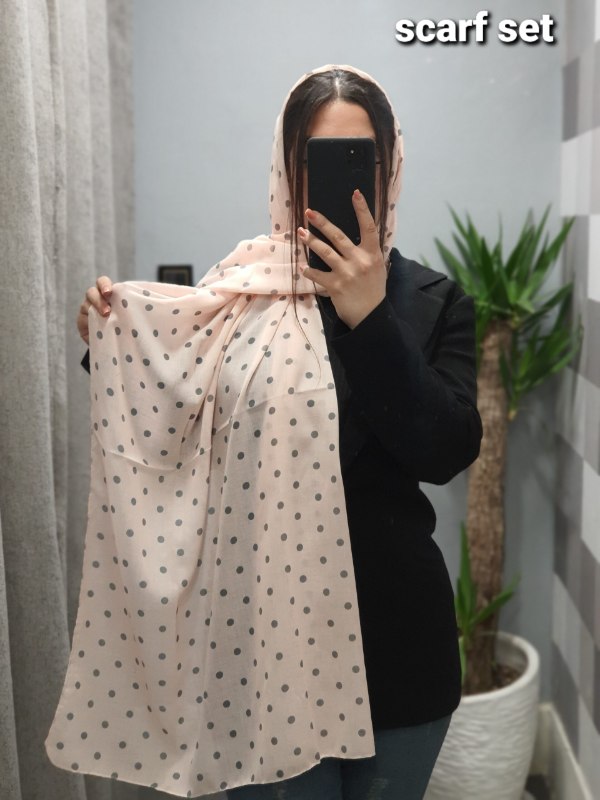 شال صورتی خال خالی