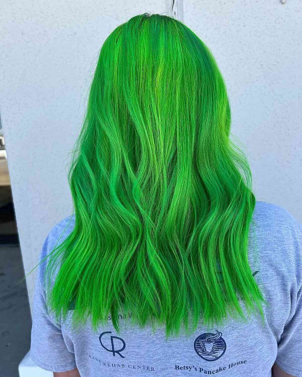 موی حالت دار با رنگ سبز فانتزی