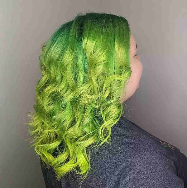 موی فر با رنگ سبز فانتزی