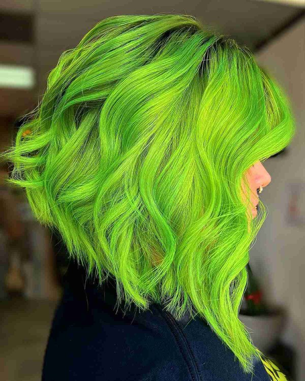 موی کوتاه با رنگ سبز فانتزی