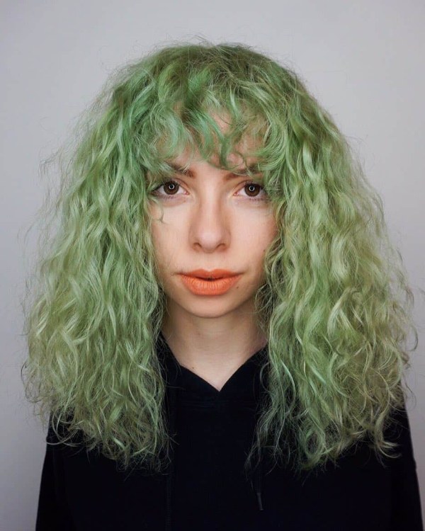 رنگ مو سبز یخی موی فر