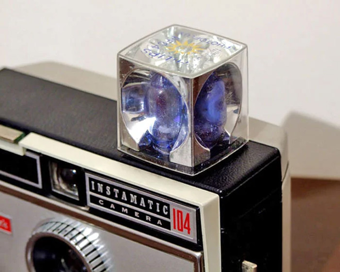 مکعب‌های فلاش در سیر تحول تولید نور در فلاش عکاسی