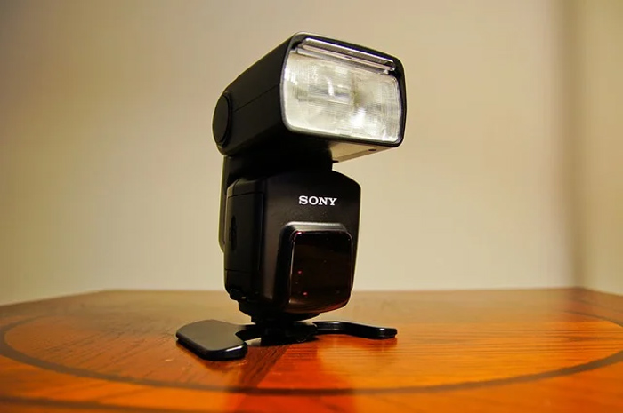 فلاش دوربین سونی در سیر تحول تولید نور در فلاش عکاسی