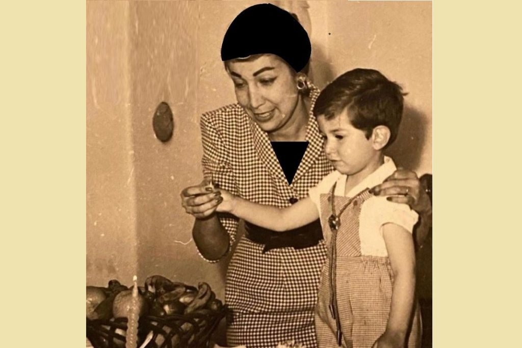 <p></noscript>آتیلا پسیانی به همراه مادرش مرحوم جمیله شیخی</p>
