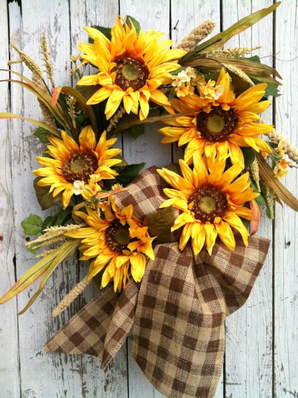 ترکیب آفتابگردان با پارچه پاییزی جذاب