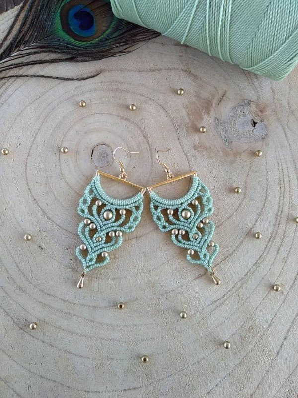 گوشواره قلاببافی