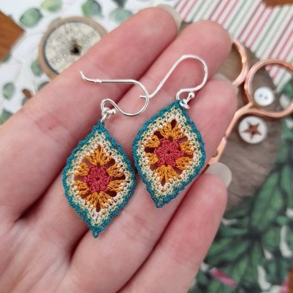 گوشواره قلاببافی