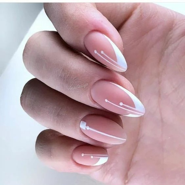 فرنچ ناخن سفید نقطه‌ای زیبا