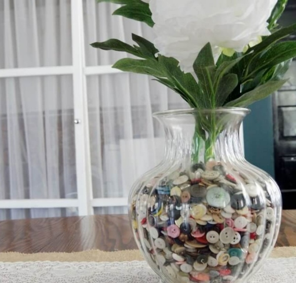 پر کردن گلدان‌های شیشه‌ای