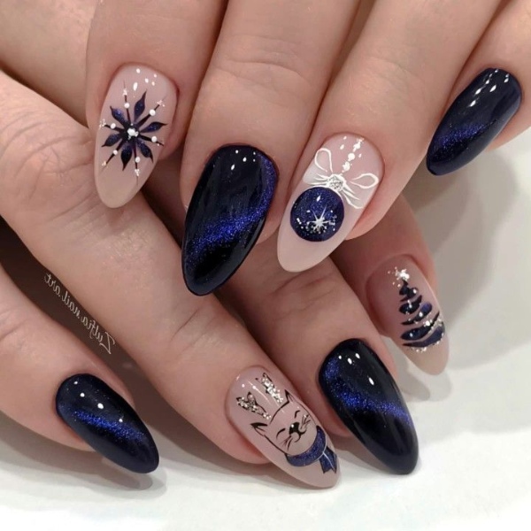 ناخن شاینی سرمهای طرح کریسمس زیبا