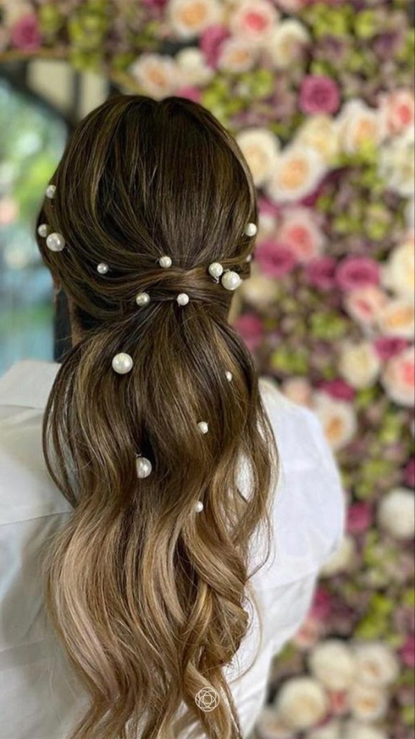 مدل موی باز جذاب برای مهمانی با مروارید زیبا