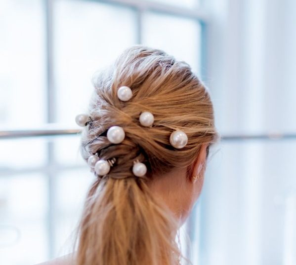 مدل مو مجلسی برای موی کوتاه با مروارید