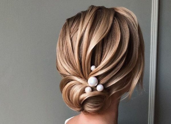 مدل شینیون پایین ساده با مروارید زیبا