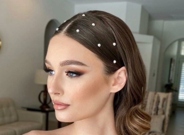 مدل موی ساده فرق وسط با مروارید زیبا