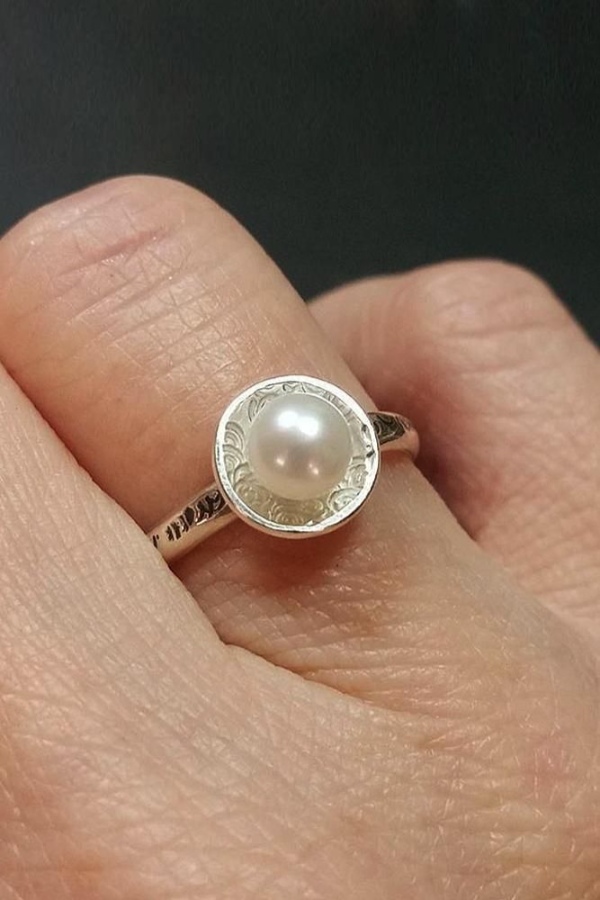 مدل انگشتر نقرهای با نگین مروارید زیبا