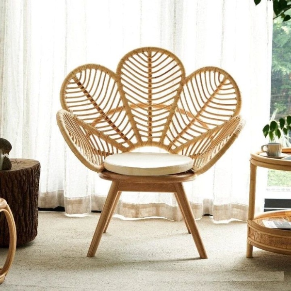 مدل صندلی چوبی و حصیری طرح گل زیبا