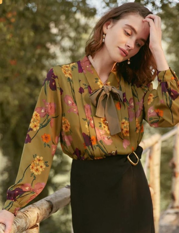 مدل شومیز یقه پاپیونی با پارچه گل گلی زیبا