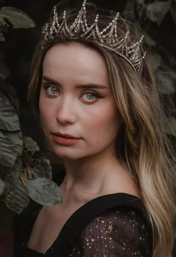 موی عروس با تاج ملکه‌ای