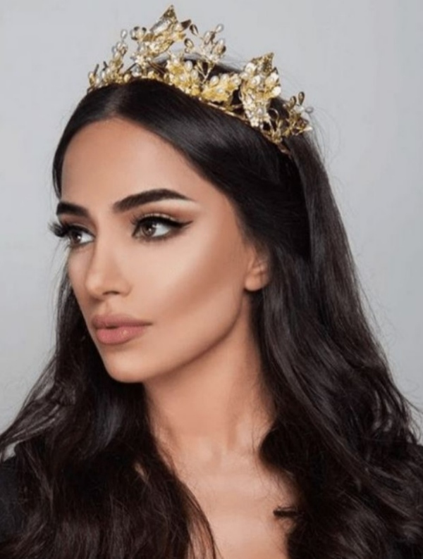 موی عروس با تاج ملکه‌ای