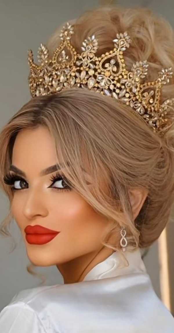 موی عروس با تاج ملکه‌ای