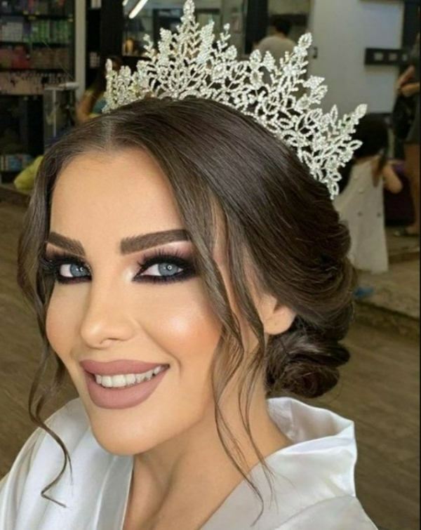 موی عروس با تاج ملکه‌ای