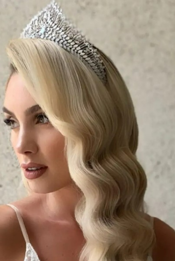 موی عروس با تاج ملکه‌ای