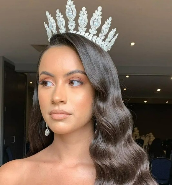 موی عروس با تاج ملکه‌ای