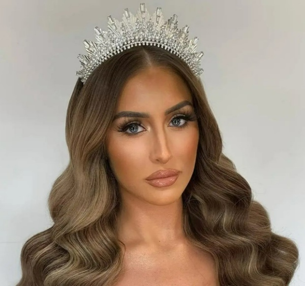 موی عروس با تاج ملکه‌ای