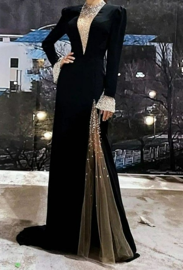 لباس‌ مجلسی مشکی و طلایی