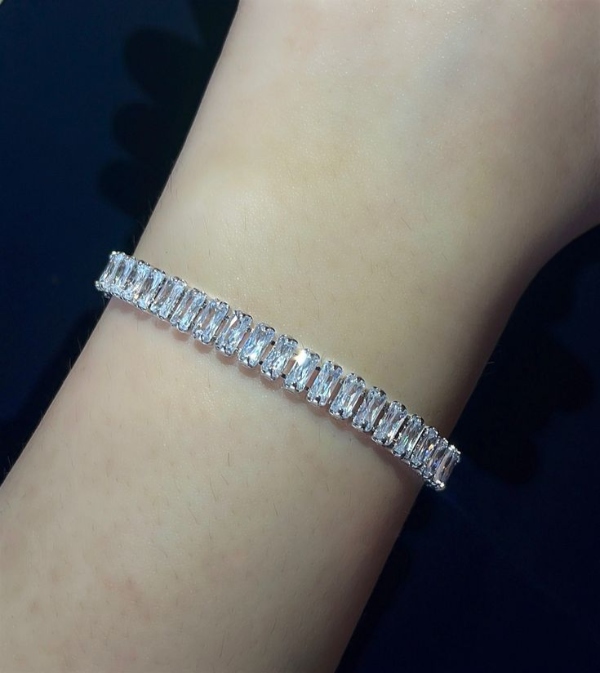 دستبند الماسی تنیسی زنانه زیبا
