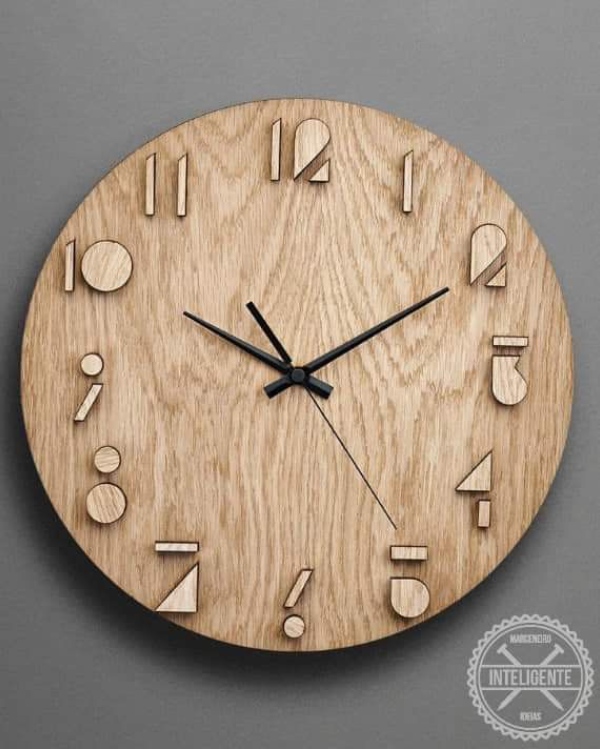 ساعت دیواری گرد چوبی زیبا