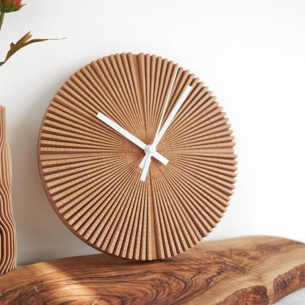 ساعت خلاقانه دیواری و چوبی زیبا