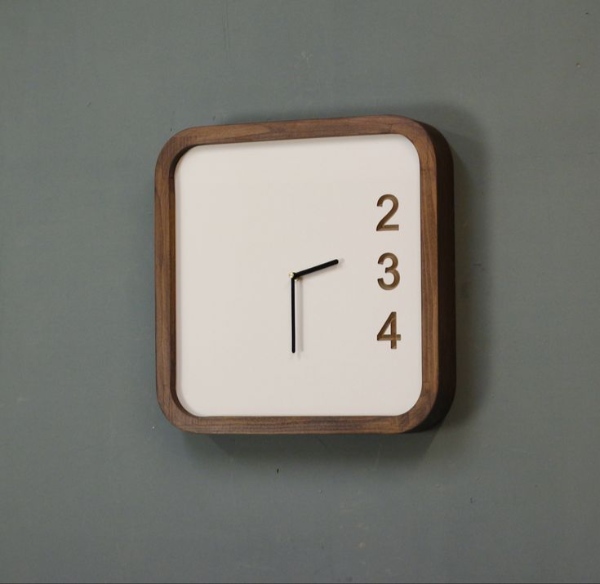 ساعت مینیمال چوبی مربعی زیبا