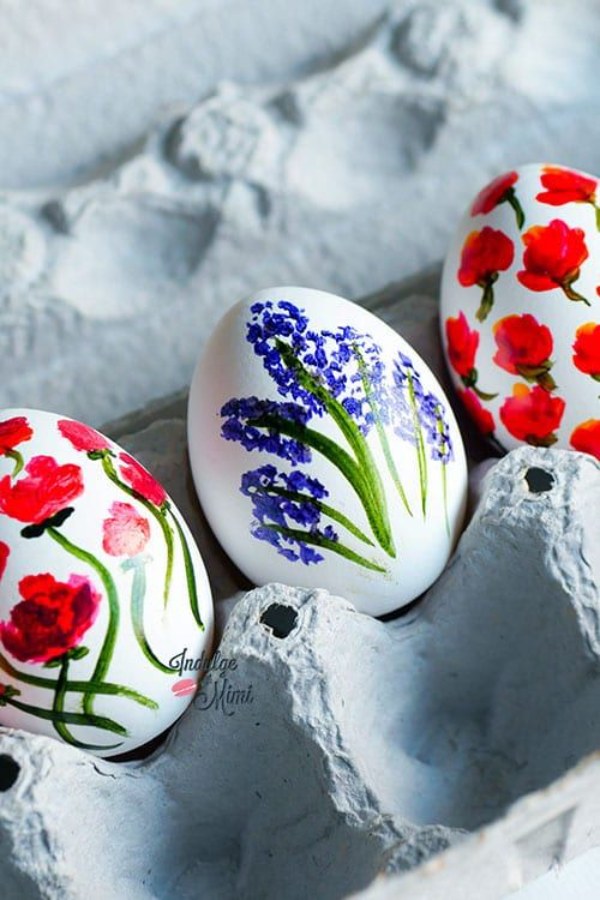 نقاشی گل‌های زیبا روی تخم مرغ با ماژیک