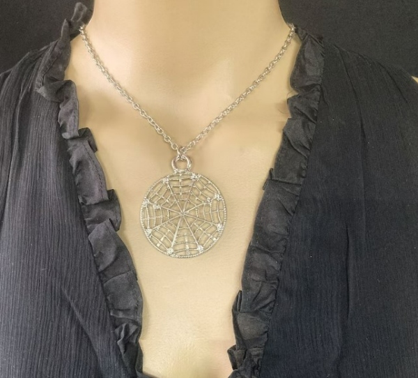 گردنبند تار عنکبوتی