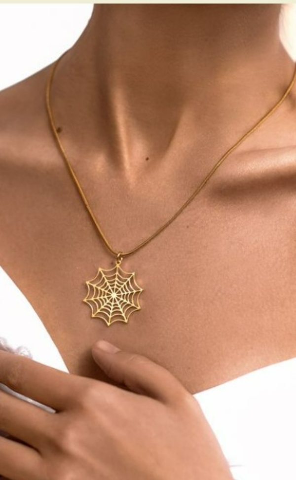 گردنبند تار عنکبوتی