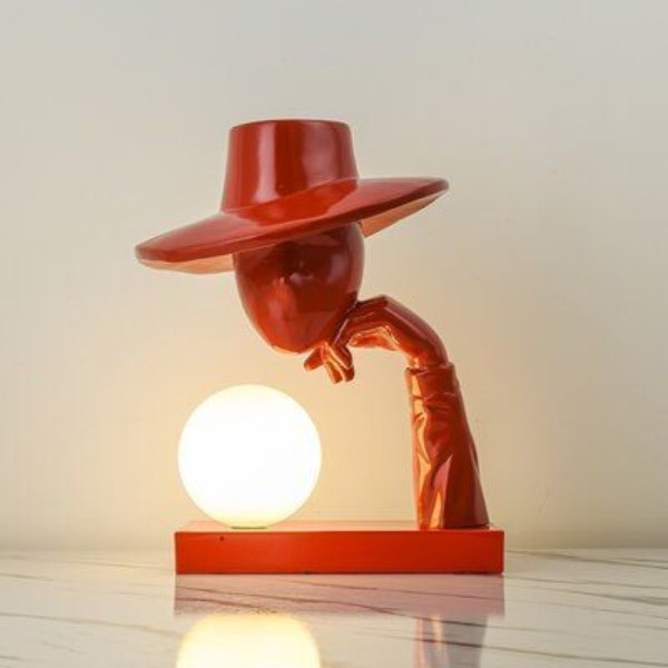چراغ رومیزی مدل مرد کلاه‌دار