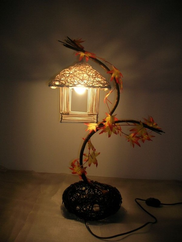 چراغ رومیزی مدل شاخه و فانوس