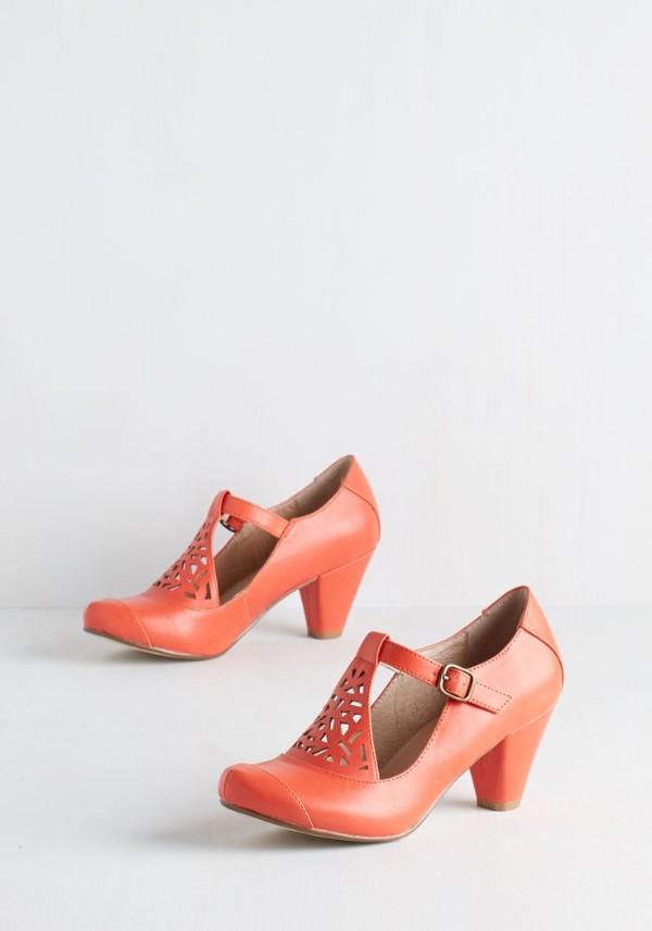 کفش چرم مجلسی به رنگ قهوهای روشن با پاشنه مخروطی