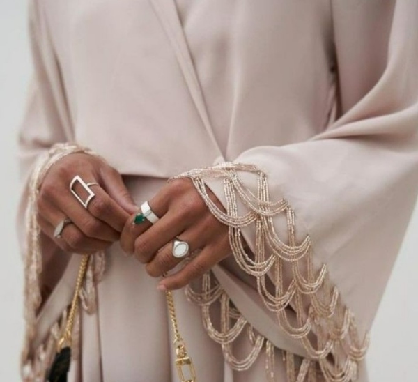 آستین های گلدوزی