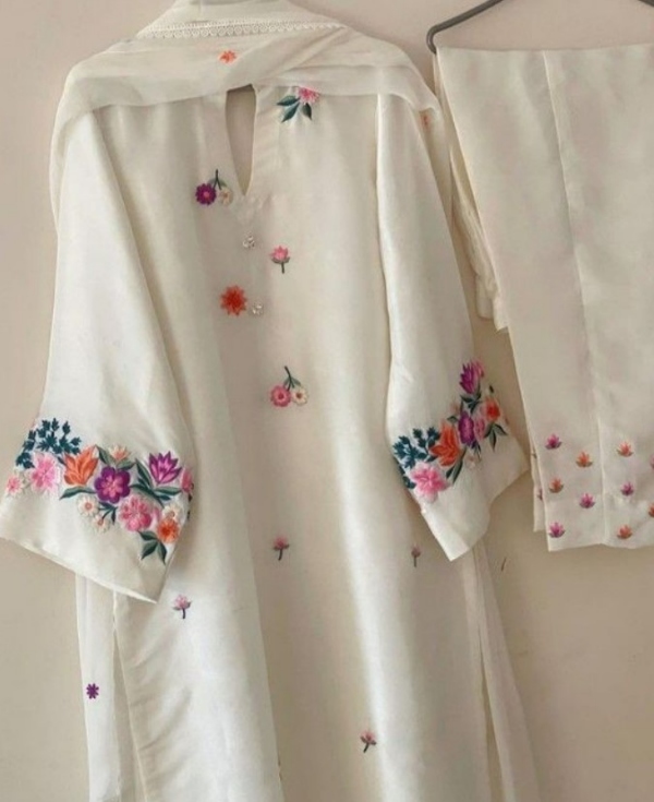 آستین های گلدوزی