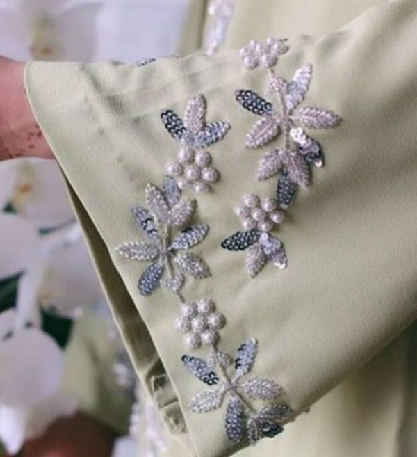 آستین های گلدوزی