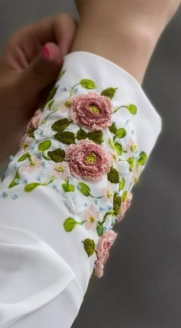 آستین های گلدوزی