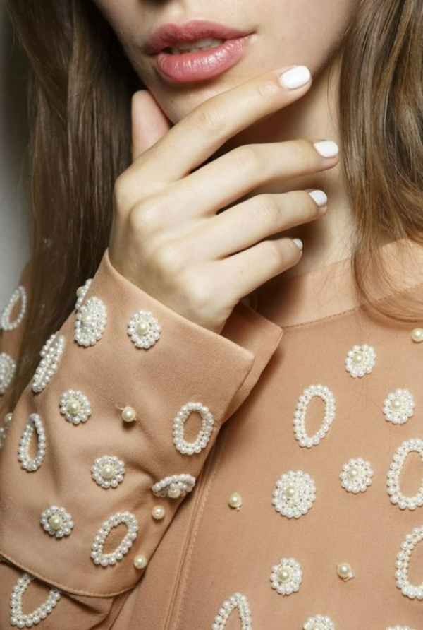 آستین های گلدوزی