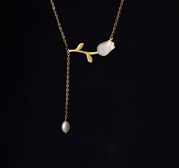 گردنبند طلای گل لاله با آویز مرواریدی