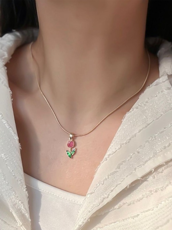 گردنبند جواهری لاله صورتی با برگ‌های سبز