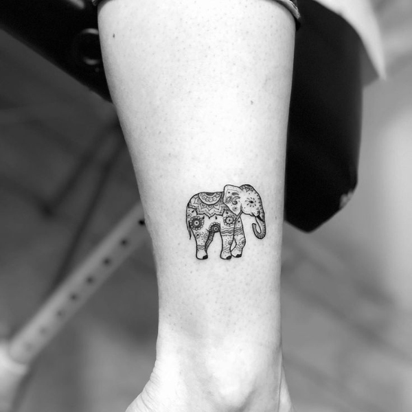 تتو با طرح فیل پر نقش و نگار